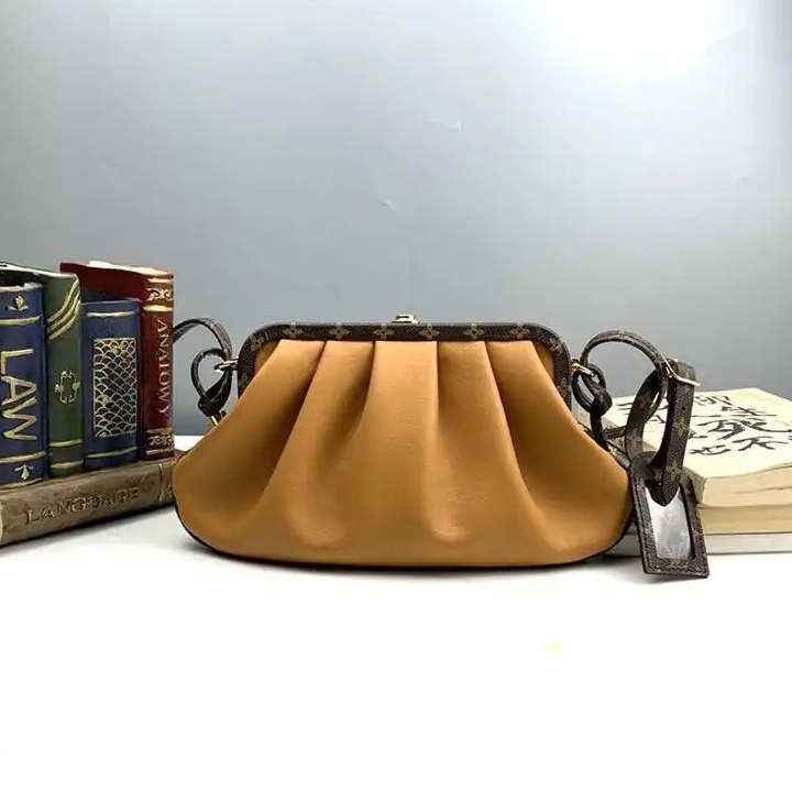 Fashionrepsfam ru 20B570263 LV Bags 0808